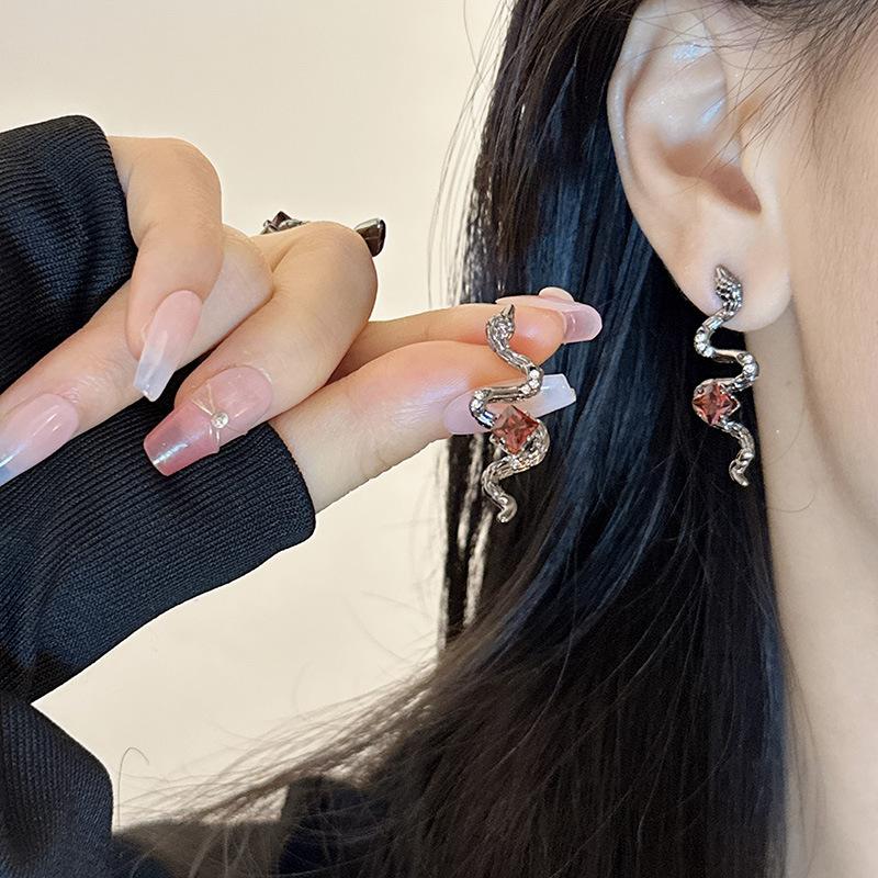 Temperament Snake-shaped Niche Earrings for Women New High-end Earrings for Women
