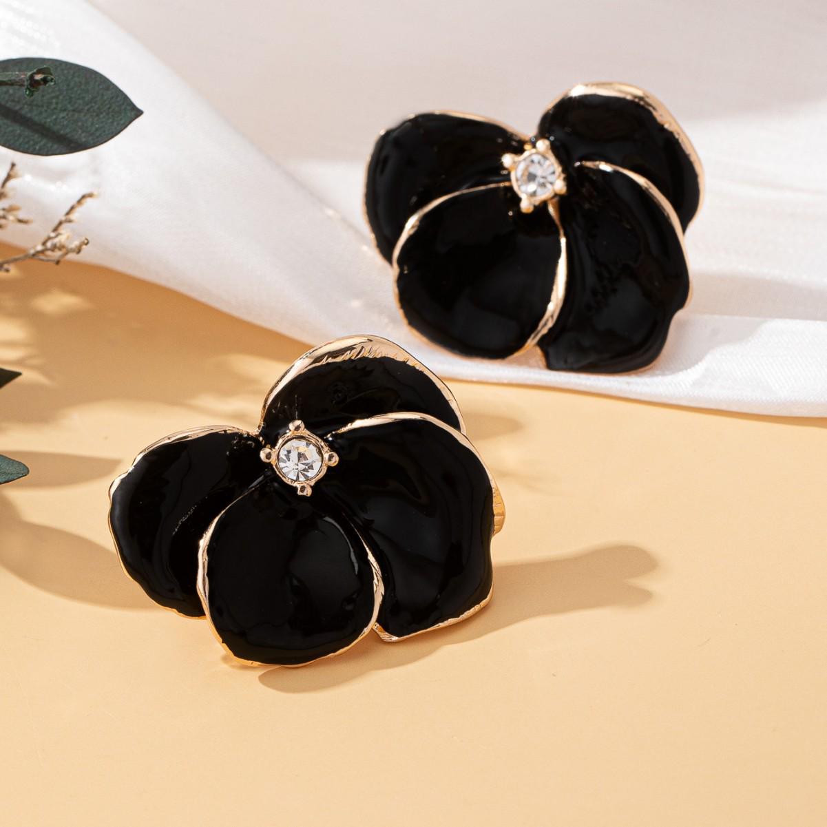 2025 Spring/Summer Elegant Floral Stud Earrings - Light Luxury, Fresh & Versatile