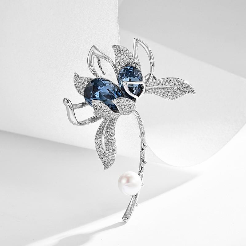 High-end Design, Elegant Temperament, Exquisite and Elegant Flower, High-end Crystal Brooch, Anti-light Accessories