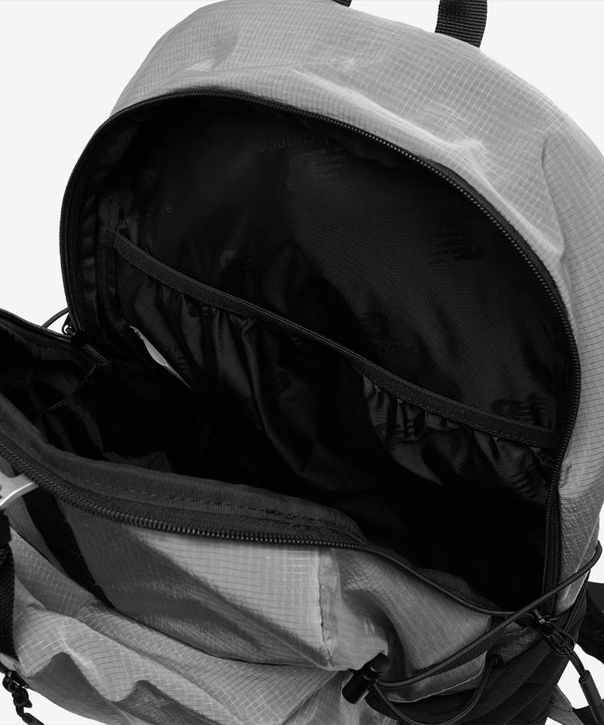 New Balance Nbgcgs1203 / Metallic Lightweight Backpack (Silver)