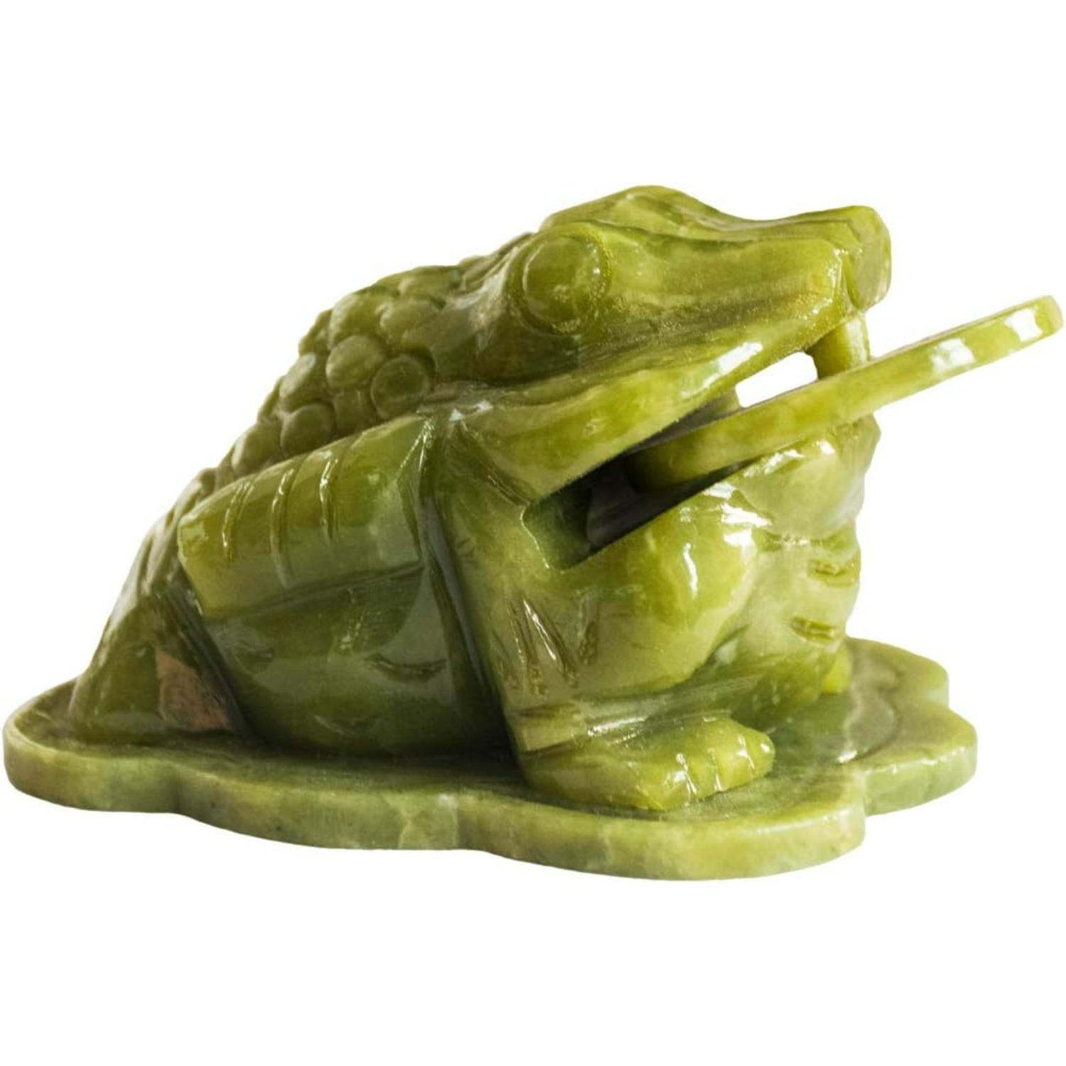 

Feng Shui Jade Money Frog Three Legged Wealth Frog or Money Toad Statue Car Dashboard Decors Attract Wealth and Good Luck зелёный