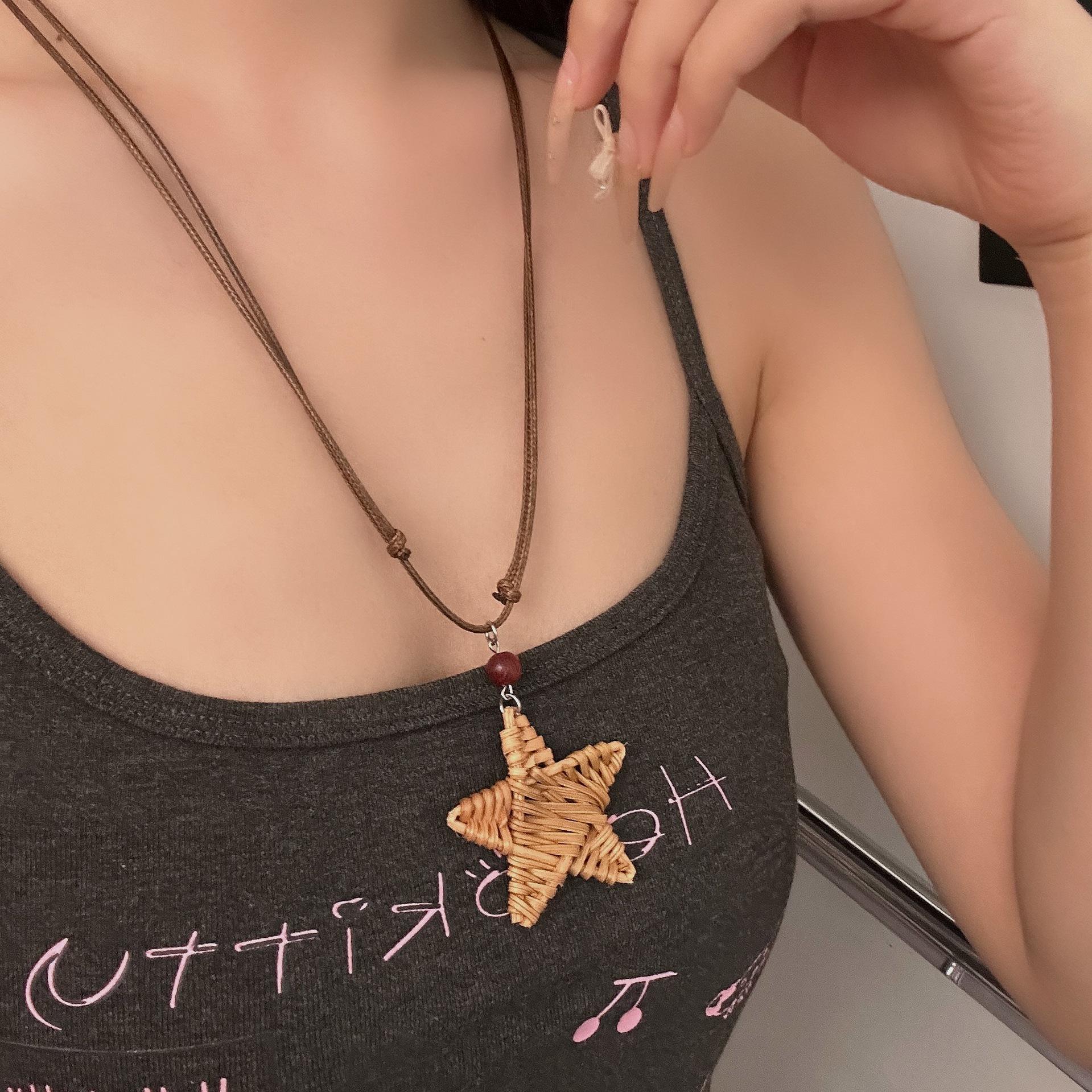 

Bohemia Retro Hand-woven Rattan Weaving Heart Star Moon Pendant Necklace for Women Personality Collar Chain Jewelry Accessories