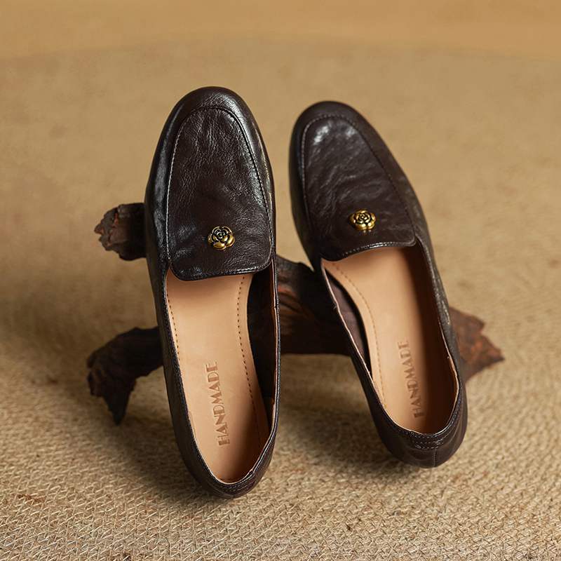 Krazing Pot Sheepskin Fashion Summer Spring Autumn Summer Slip on Women Round Toe Med Heels Metal Flowers Pleated Style Loafers