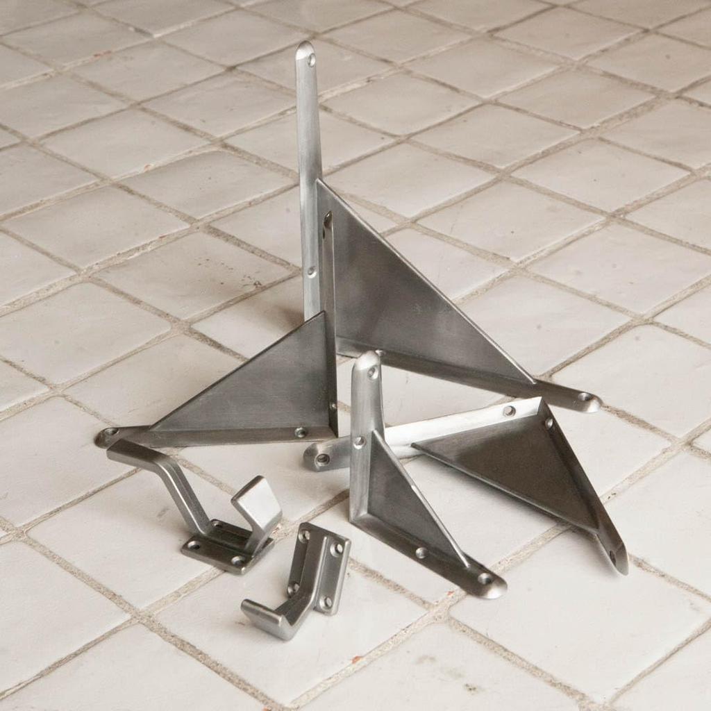 Dulton Aluminum Bracket 12 A sophisticated industrial design that blends into your everyday life Height 125mm Width 30mm Depth 125mm Y-0535-12