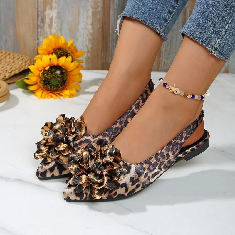 Classic Big Flower Pointed Toe Sandals Women 2025 Summer Flat Heels Light Weight Shoes Women Comfortable Daily Leopard Shoes