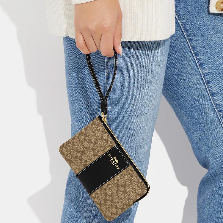 Coach Corner Zip 16 Logo Classic Monogram Stripe Contrast Stitching Zipper Wristlet Clutch Small Women Clutch Khaki Black CJ792-IMCBI