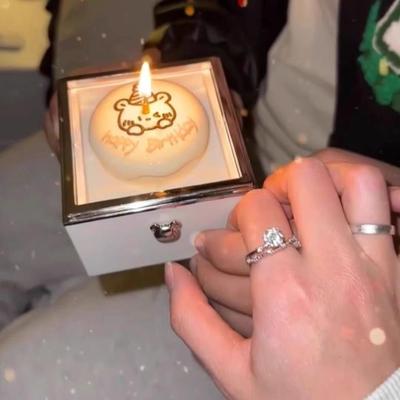 Automatische Klapp Bär Klapp Ringboxen Drehbares Design Kerzen anzünden Kleiner Bär Kuchen Ringbox Überraschungsmechanismus Drehbare Ringbox