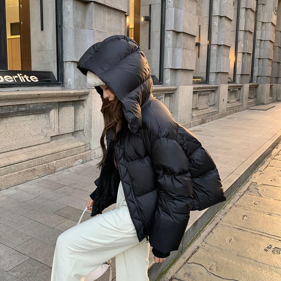 Giacca in Piuma con Cappuccio Nuova Invernale Donna Versione Coreana Ispessita Larga Temperamento Giacca a Pane