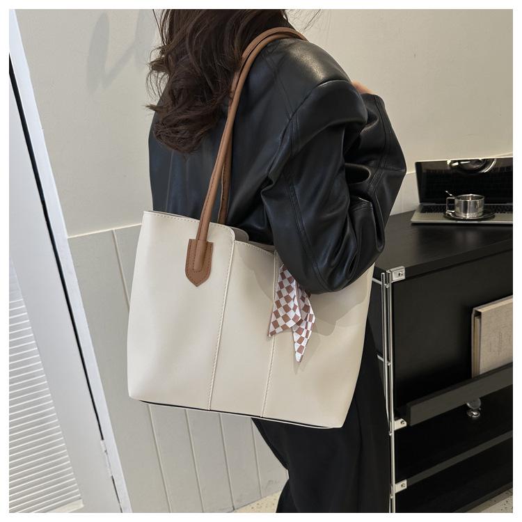 Autumn 2023 Women's Large-Capacity Versatile Tote Bag - Simple, Fashionable Shoulder Bag for Everyday Commute