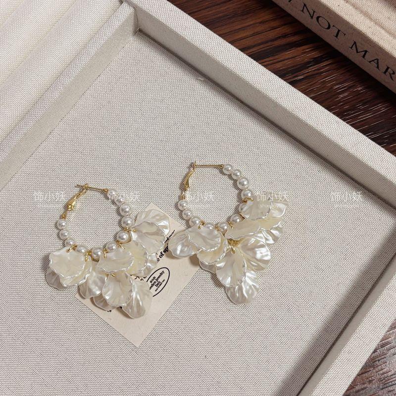 

Garden Floating Shadow ~ French Style Vintage Pearl Petals Earring Eardrop Female Accessible Luxury Fancy High-Profile Earrings Earrings Female Pearl petal ear ring
