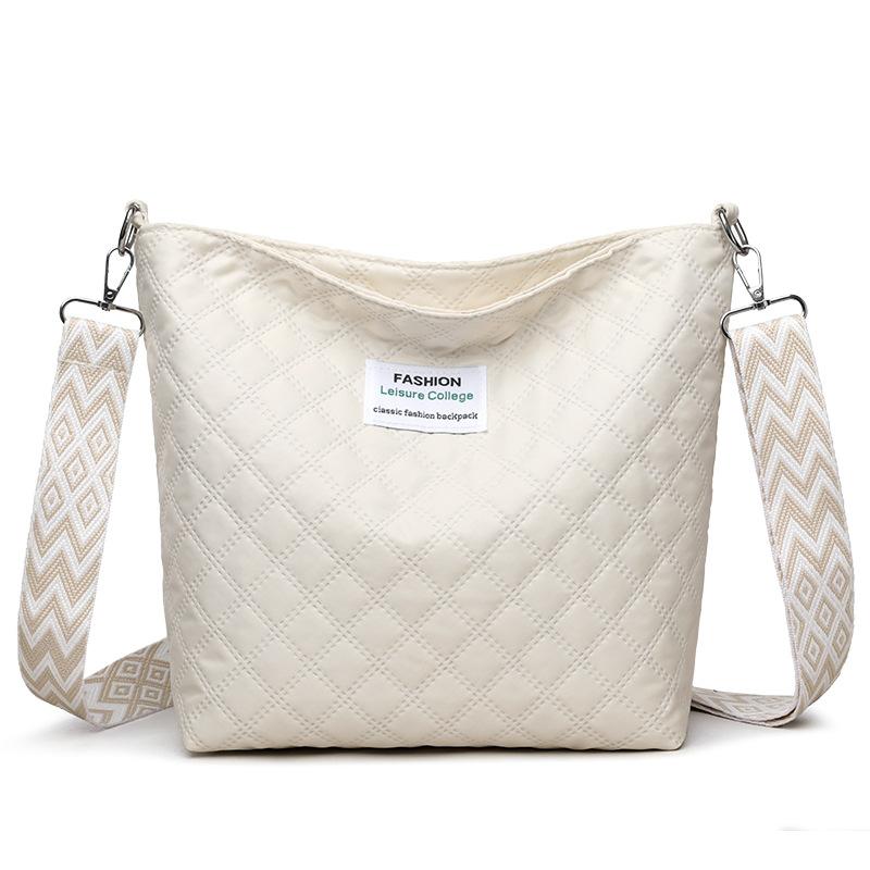 

Fashion padded shoulder bag, rhombus grid letter label messenger bag, new large-capacity women s bag белый
