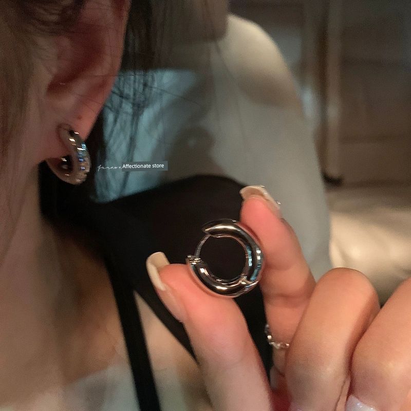 

Niche Design Classy Earrings Best Selling Internet Celebrity Simple Bracelet Silver Earring