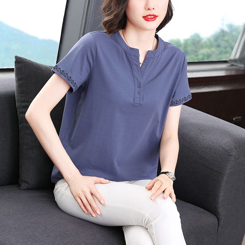 V-Ausschnitt Kurzarm Einfarbiges T-Shirt Bestickt Sommer Outfit für Mittleren Alters Locker Koreanisches Damen Oberteil