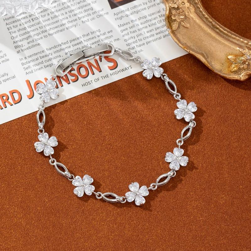 Elegant Four Leaf Clover Bracelet Women Micro Paved Zirconia Charm Delicate Korean Style Jewelry Size 1