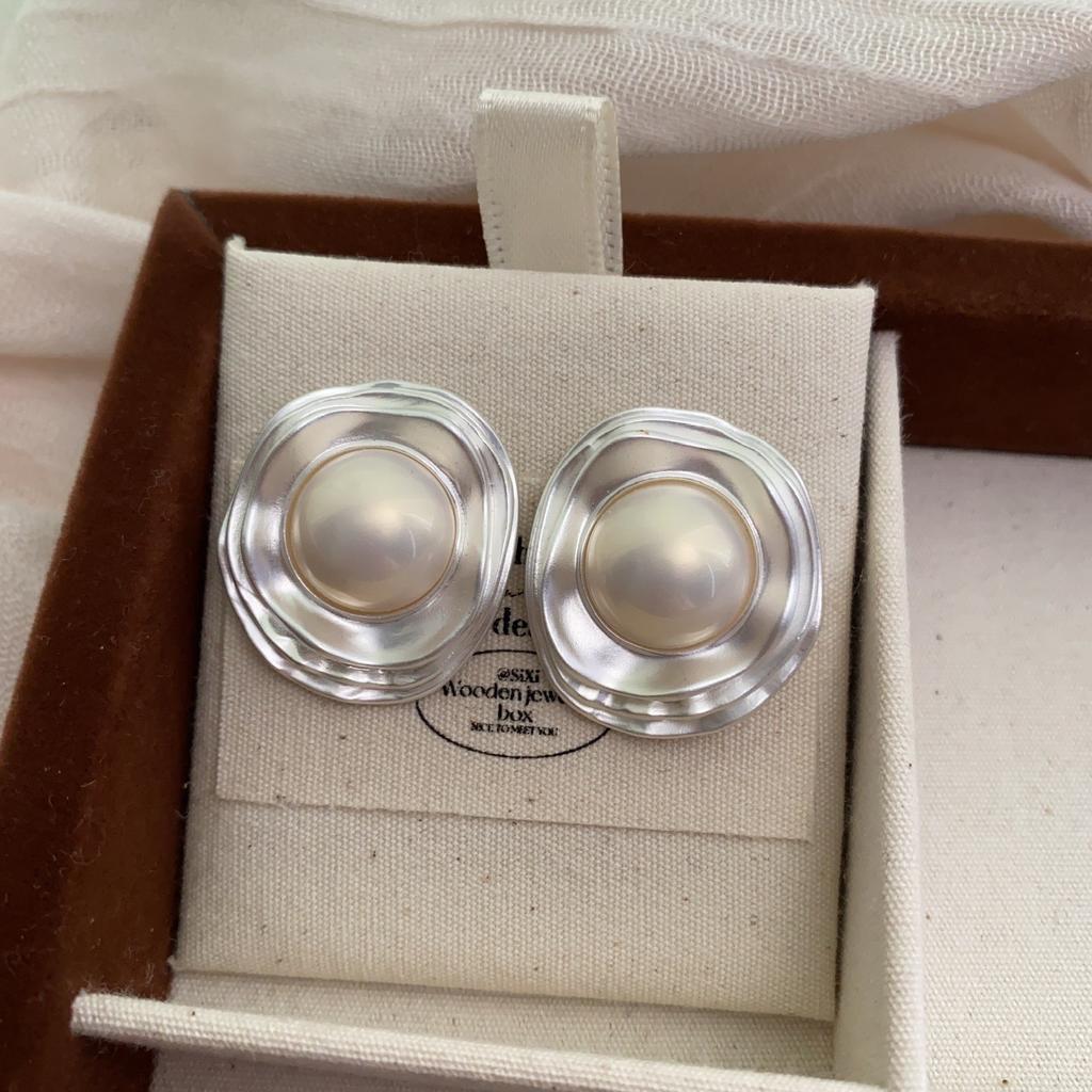 Barcelona/Vintage Medieval French Irregular Texture Pearl Earrings Personalized Atmosphere Earrings Hong Kong Trend