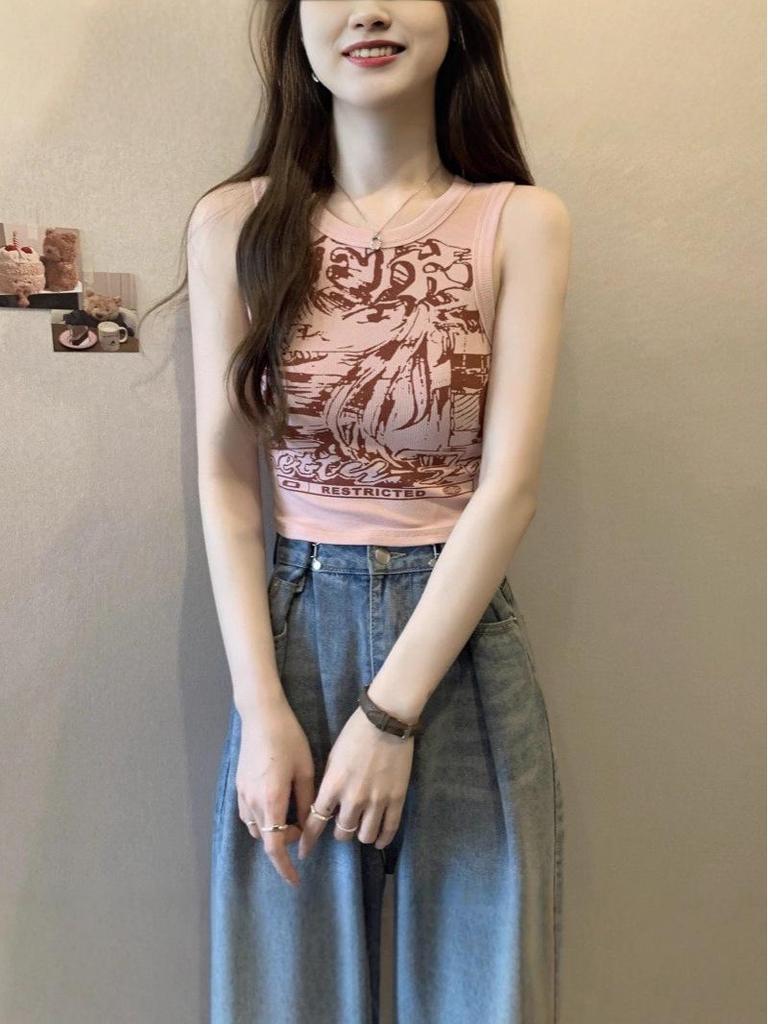 Amerikanisches scharfes Mädchen Rosa geripptes ärmelloses Tanktop - Sommer schlankmachendes Design mit breiten Trägern