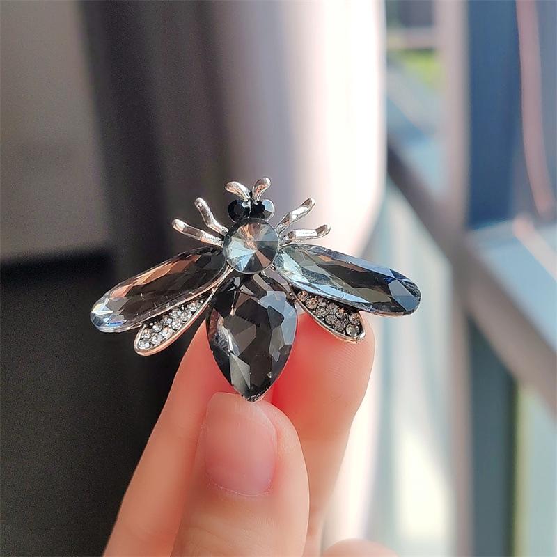 

Стеклянная акриловая брошь в виде насекомого пчелы, нежная брошь в виде того же насекомого с бриллиантами и стразами чёрный