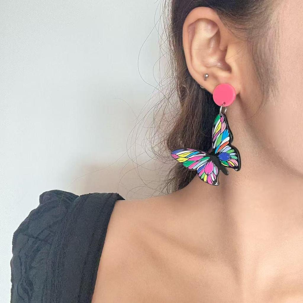 Retro 3D Schmetterlingsohrringe: Handbemalte Acryl-Kollektion im Ethno-Stil für Damen