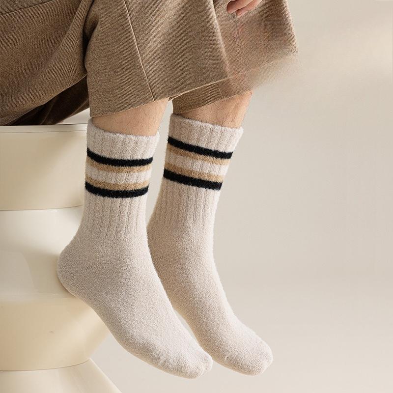 Men's Thick and Warm Mid-calf Socks for Autumn and Winter, Simple and Versatile Sports Socks with Two-bar Color Matching