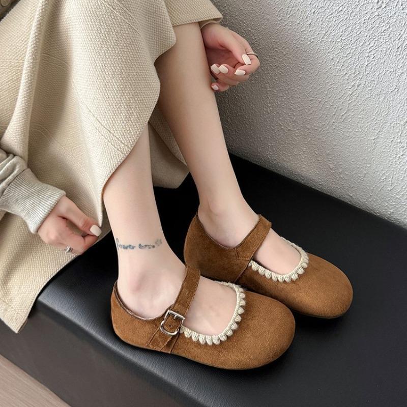 Autumn and winter new round head shallow mouth Mary Jane shoes women's gentle lady style flat-soled beanie shoes women's embroidered ballet shoes