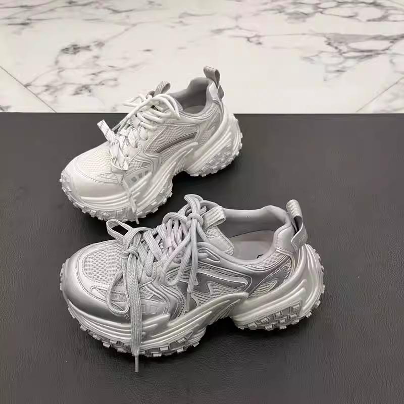 2025 catwalk dad shoes women's ins trendy retro old breathable thick sole heightening dirty fried street sneakers women
