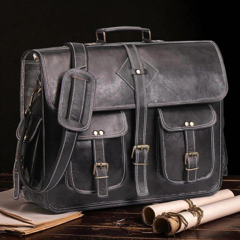 

Сумка-мессенджер из черной кожи ручной работы – Сумка для ноутбука из козьей кожи полного зерна с несколькими отделениями, прочной молнией и регулируемым ремнем 16 x 12 x 5 in