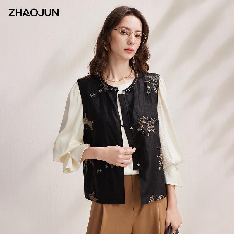 

Женский жилет из шелка-тусса с вышивкой в национальном стиле