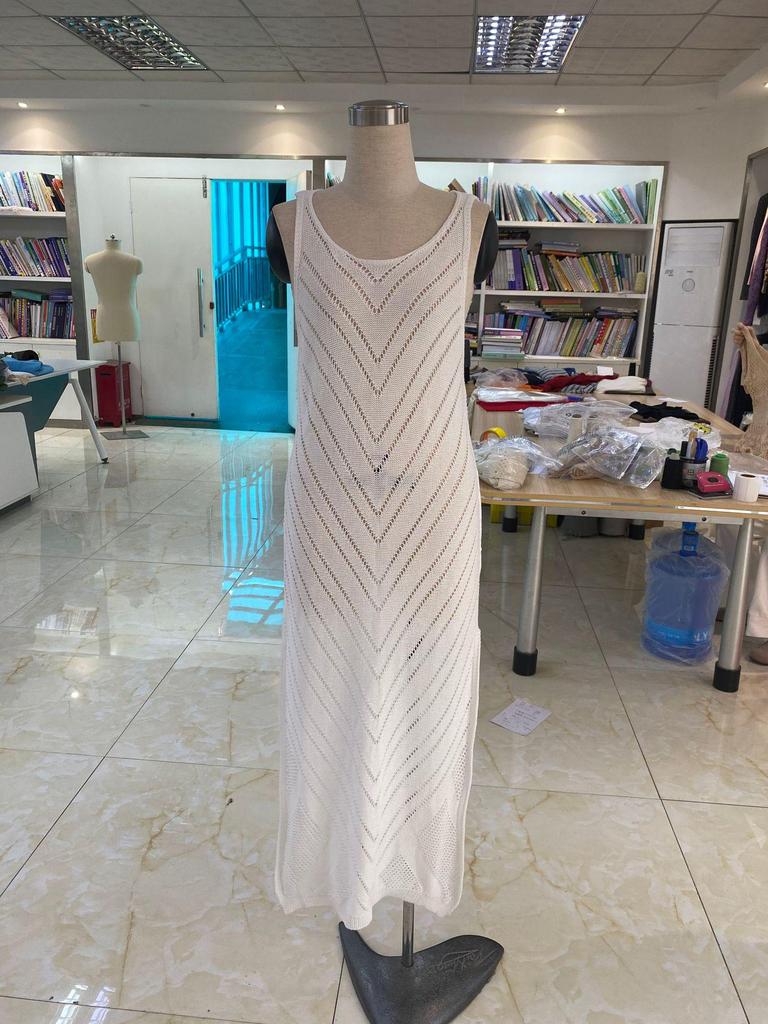 European & American Backless V-Neck Knit Dress: Breathable Beach Cover-Up