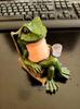 New Solar-Powered Frog Rocking Chair Resin Lamp - Creative Outdoor Courtyard/Balcony Ornament Gift