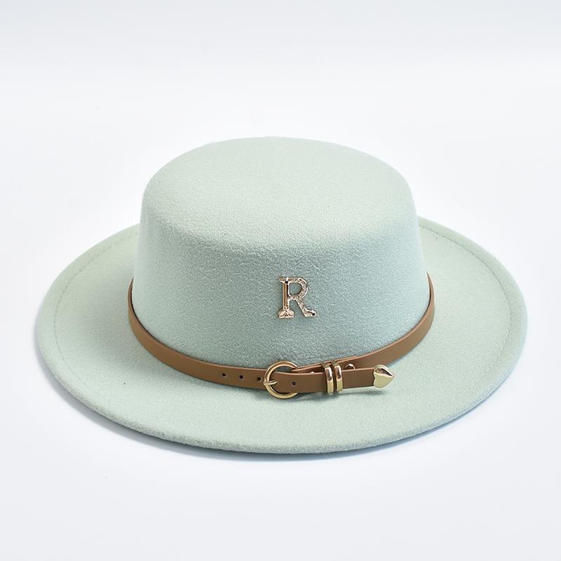 

New Metal R Letter Fedora Hat for Women Fashionable Winter Flat Top Wedding Church Bowler Cap Females Elegant Holidays Hat One Size м ята зелений колір