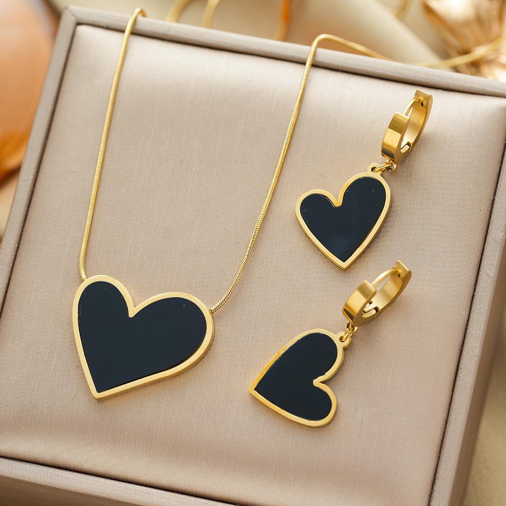 Loving Heart Mother Of Pearl Titanium Steel Necklace Women Simple Elegant Pendant Jewelry Luxury Minimalist