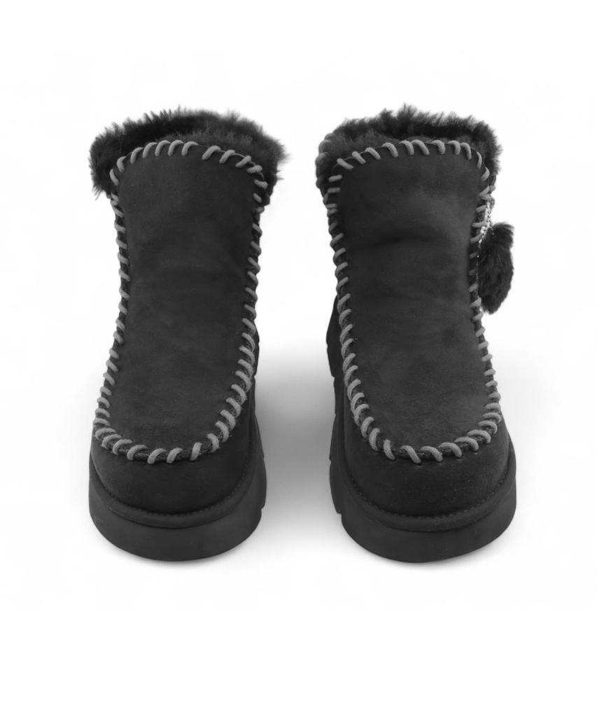 Yase Songi Songi X Yase Hand Swing Natural Wool Boots Black