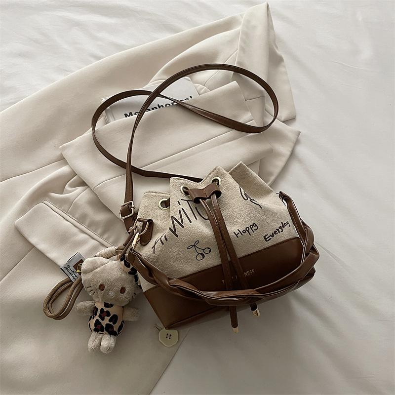 Textured portable bucket bag women's autumn and winter new suede daily commute shoulder bag retro messenger bag
