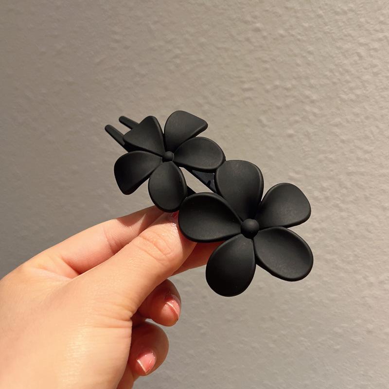 Frosted Flower Hair Clip Claws Matte Hair Claw Clips For Women Girls Thin Thick Curly Hair Girls Kids Hair Accessories Barrettes