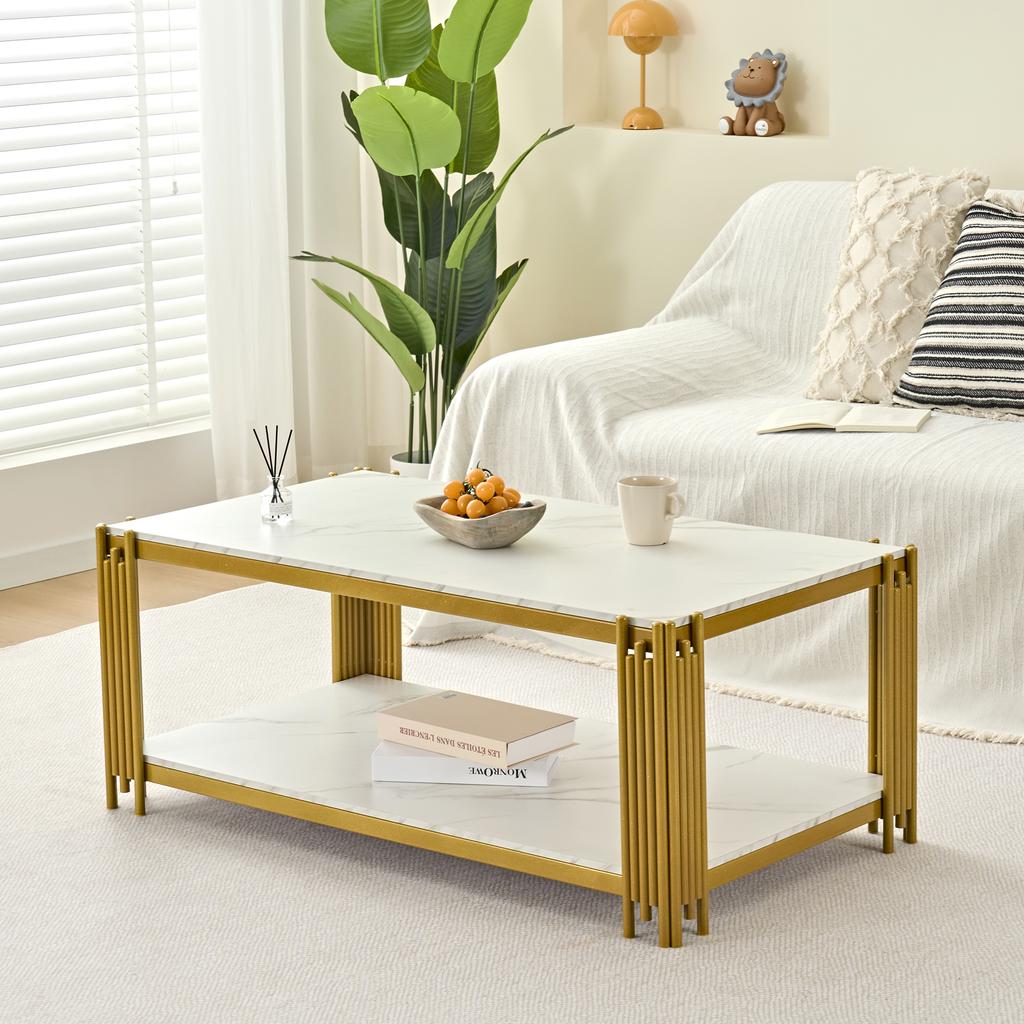 Rechteckiger Couchtisch mit Metallbeinen, Marmorierte Tischplatte, Moderne Wohnzimmermöbel, Weiß-Gold – H46/B1140/T64 cm
