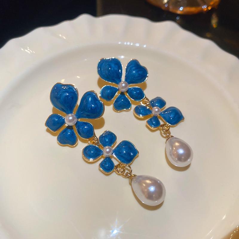 Medieval vintage silver needle dripping oil flower pearl stud earrings retro high-end earrings light luxury huge good-looking earrings