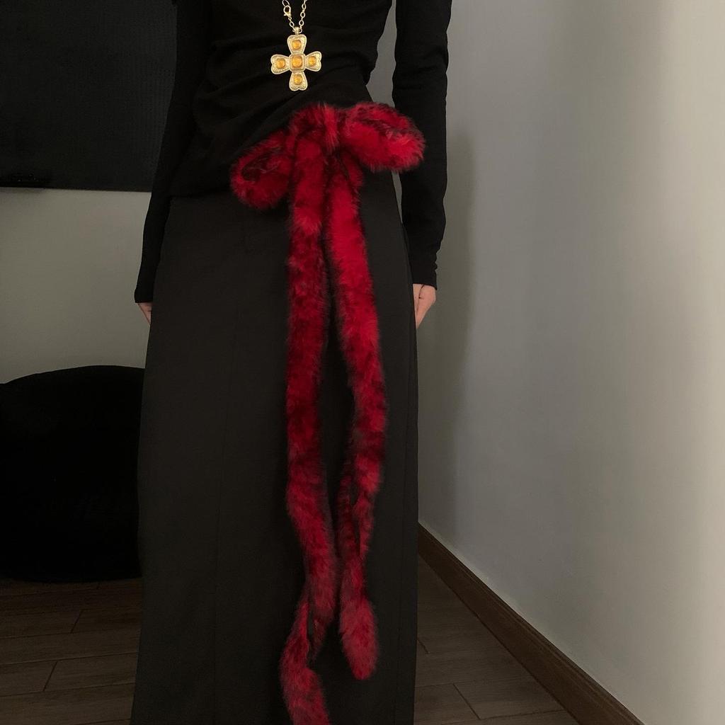 Czerwony Futrzany Ornament na Pas do Tańca Jazzowego - Pikantny Dodatek Subkultury Dziewczęcej