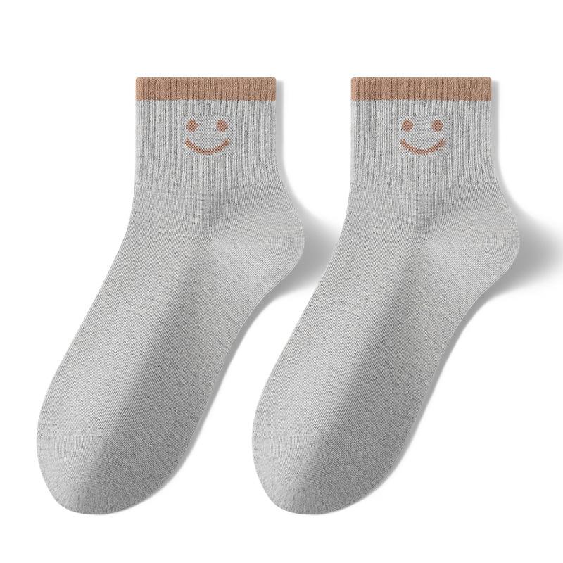Damer Vår och Sommar Tunna Leende Ansikte Antibakteriella Deodorerande College Stil Studenter Korta Strumpor