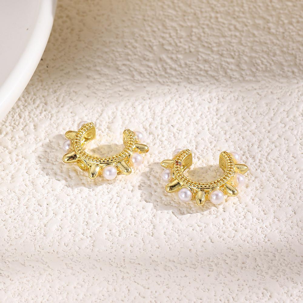 Set of 4 Fashionable Retro 18k Copper-Plated Imitation Pearl Ear Clips, Earrings, and Ear Bone Clips - No Piercing Needed.