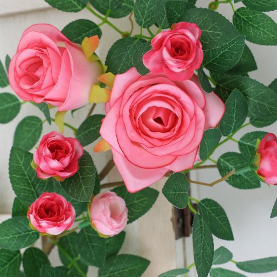 Konstgjorda blommor i rotting med 6 huvuden, falska hängande rosenrankor, konstgjorda sidenblommor i rotting för DIY-bakgrundsdekoration i bröllopsrum