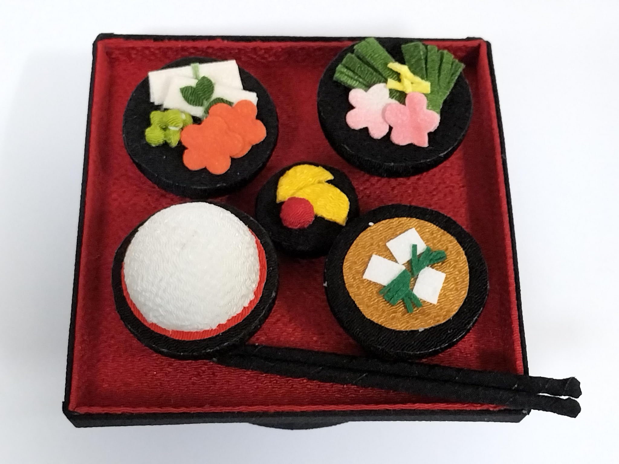 

Набор для рукоделия из крепа Takaraku Chirimen Жертвенный столик