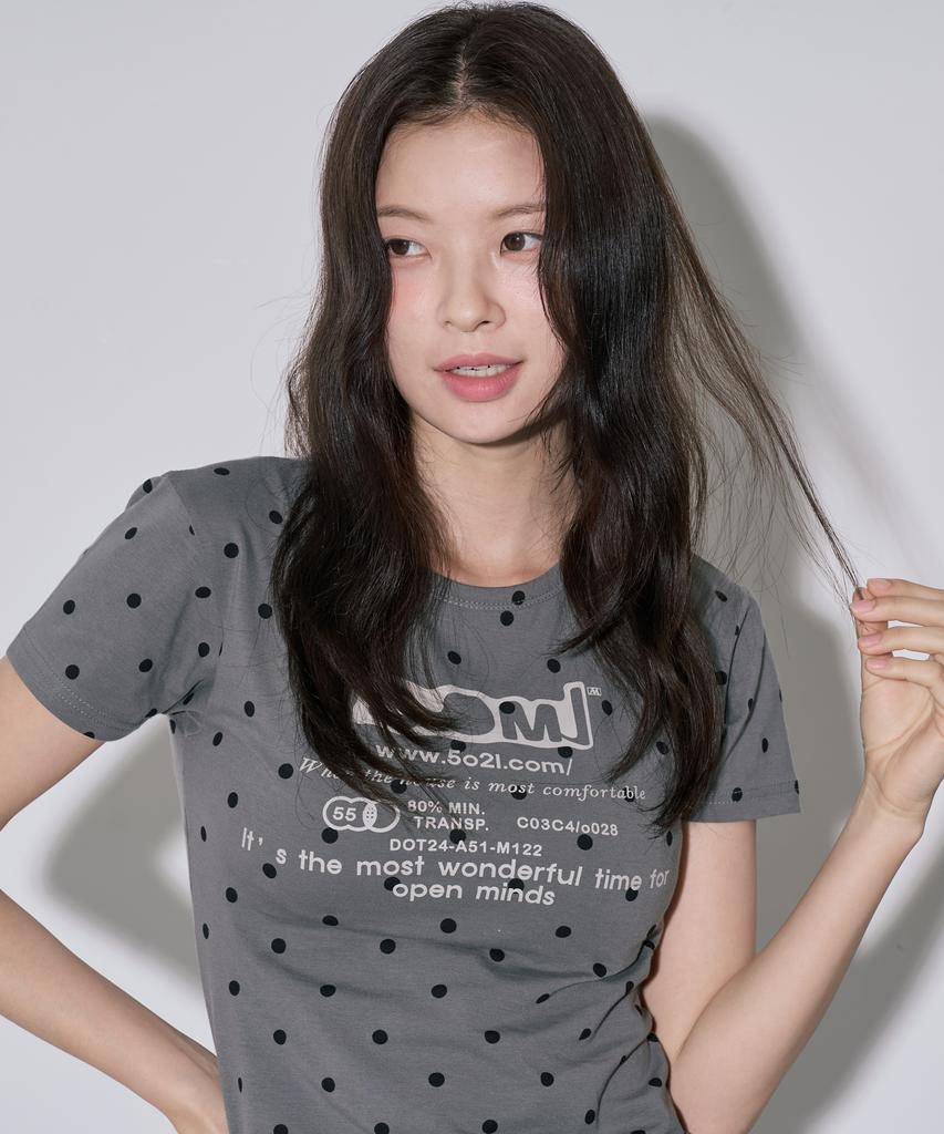 5OML Lettering Dot Crop Short Sleeve Tee Gray