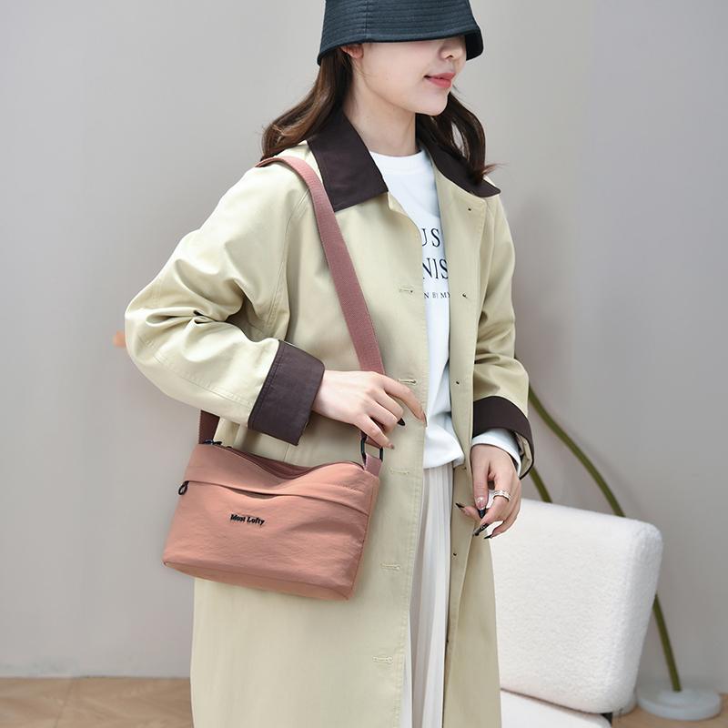 Women's Shoulder Bag Lightweight Large Capacity Multi-compartment Nylon Crossbody Bag