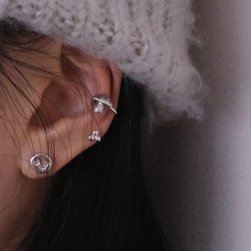Reinheart Love Mushroom Earcuff