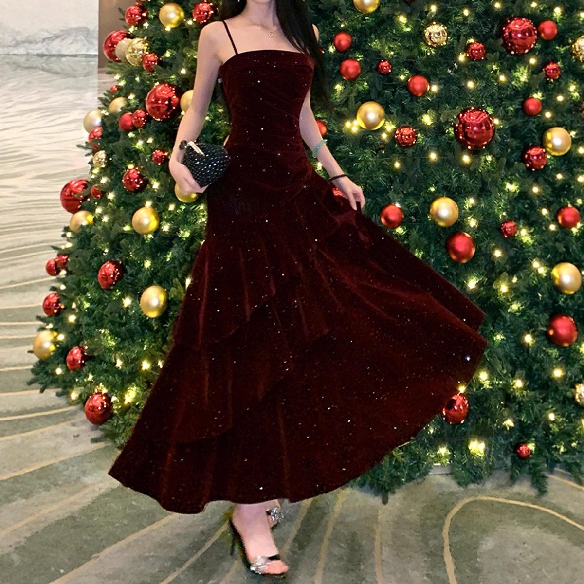 

**French Passion Kiss: Red Velvet Sparkle Ruffle Christmas Dress** Large вино красного