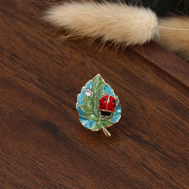 

Милый значок на лацкан в форме цветка, инкрустированный блестящими брошами для женщин, девушек, универсальная корсажная одежда, аксессуары, подарки