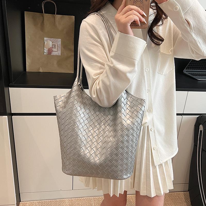 Large-capacity Tote Bag Women's New Spring and Summer Versatile Shoulder Underarm Bag Premium Sense Child and Mother Commuter Bag