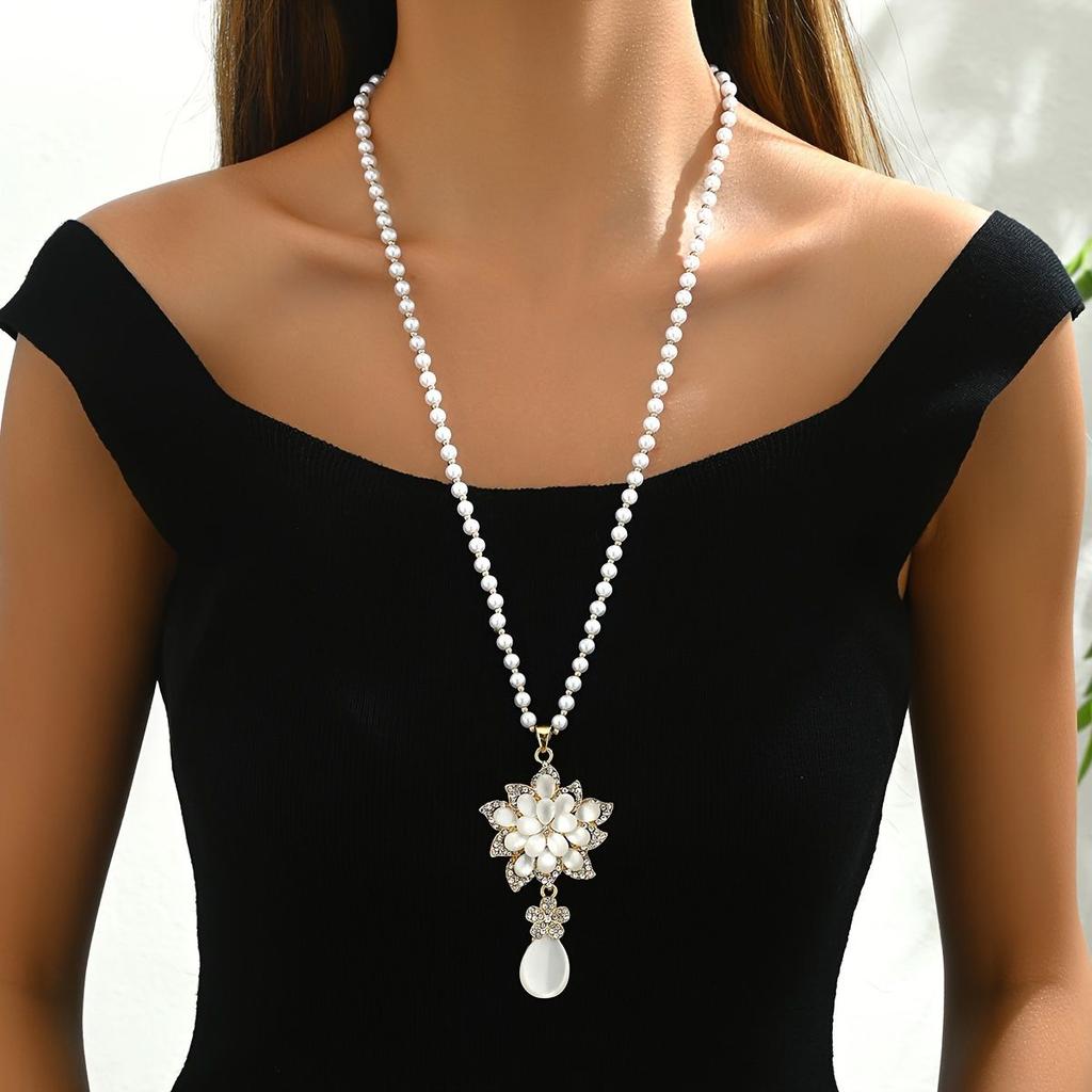 Geometric Pendant Necklace With Large And Small Squares