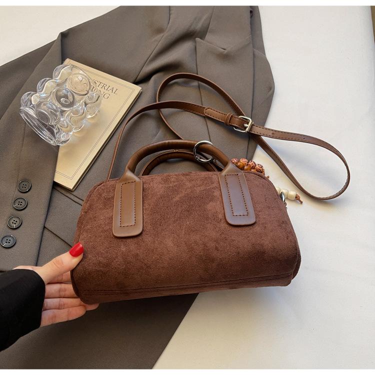 Vintage matte handbag women's 2025 new niche bowling pillow bag commuter shoulder messenger bag