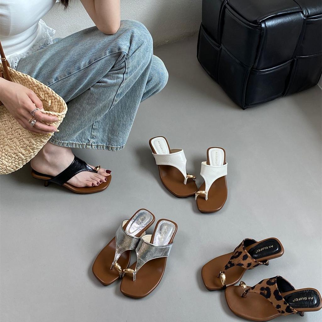 Spring and Summer 2025 New Set of Toes Pinch Feet Square Heel Medium Heel Slippers Metal Buckle Low Heel Outer Wear Women's Sandals